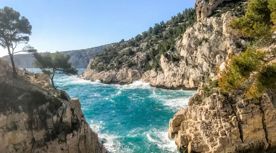 decouvrez-ou-trouver-les-plages-les-moins-polluees-de-marseille-pour-une-baignade-saine-et-paisible