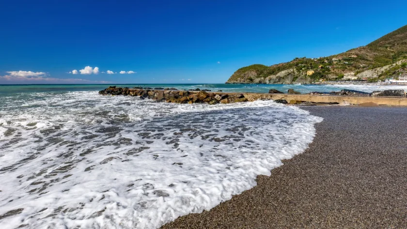 en-italie-decouvrez-ces-5-plages-paradisiaques-considerees-comme-les-plus-belles-du-pays-et-ou-les-trouver