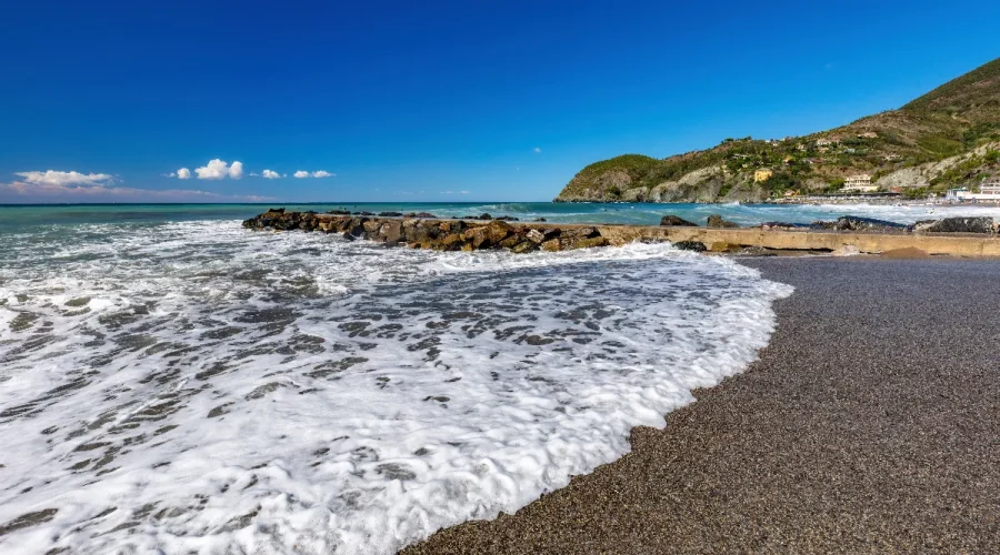 en-italie-decouvrez-ces-5-plages-paradisiaques-considerees-comme-les-plus-belles-du-pays-et-ou-les-trouver