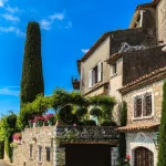 erige-au-coeur-des-alpes-maritimes-ce-village-est-une-pepite-architecturale-incontournable