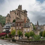 etape-incontournable-vers-compostelle-ce-joyau-en-tant-que-plus-beau-village-de-france-est-a-ne-pas-manquer