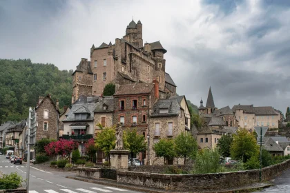 etape-incontournable-vers-compostelle-ce-joyau-en-tant-que-plus-beau-village-de-france-est-a-ne-pas-manquer