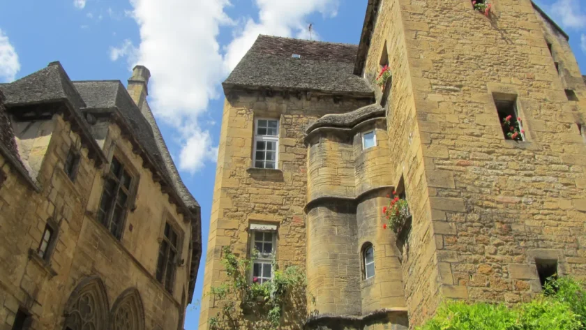 explorez-ce-bourg-medieval-du-perigord-classe-parmi-les-plus-beaux-villages-de-france