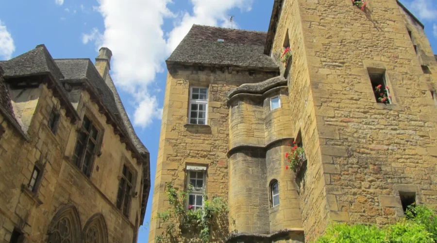 explorez-ce-bourg-medieval-du-perigord-classe-parmi-les-plus-beaux-villages-de-france