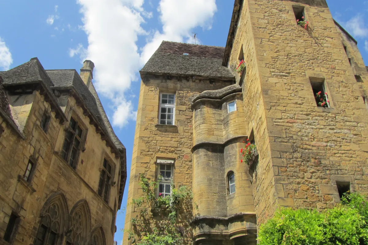 Explorez ce bourg médiéval du Périgord, classé parmi les plus beaux villages de France