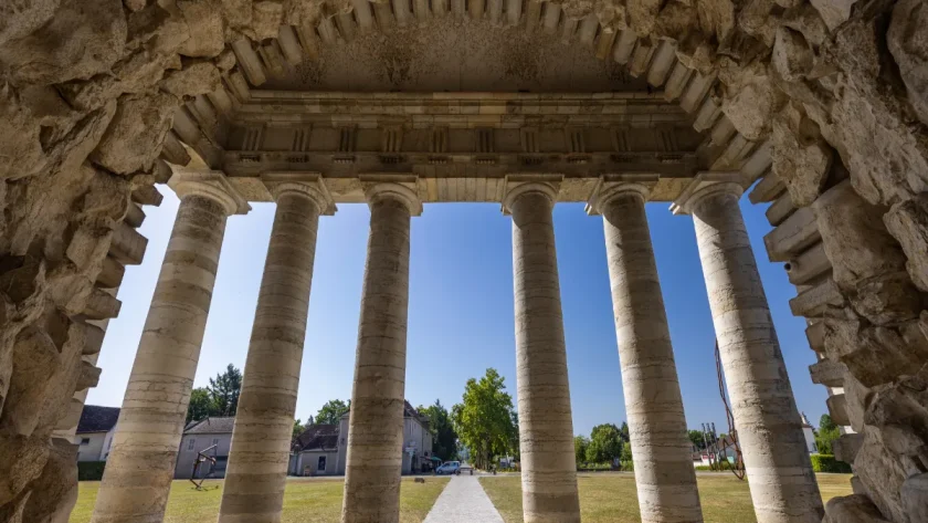 explorez-cette-cite-pittoresque-et-son-patrimoine-des-siecles-dhistoire-a-decouvrir-typiquement-francais