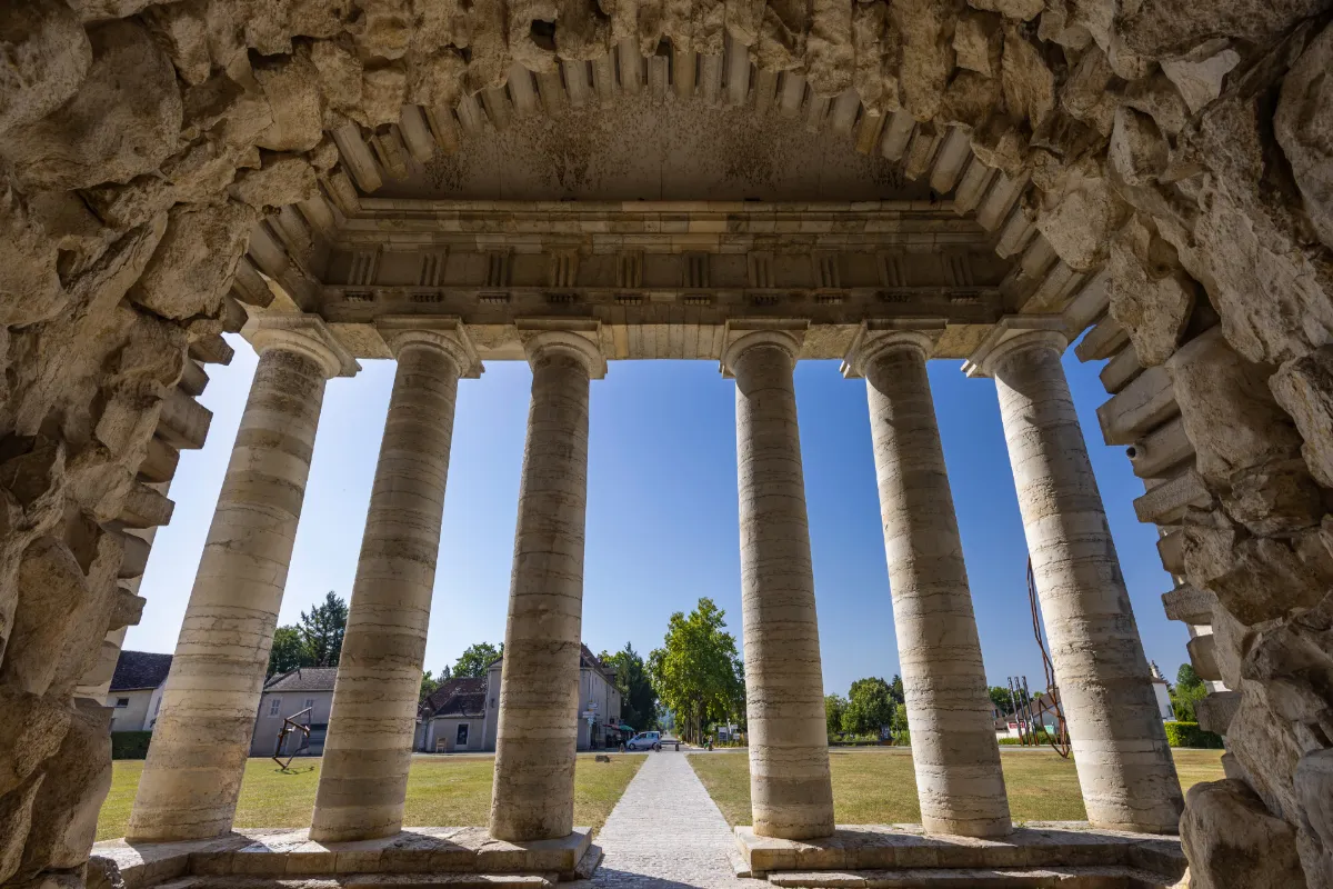 Explorez cette cité pittoresque et son patrimoine : des siècles d&rsquo;histoire à découvrir typiquement français