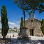 explorez-le-joyau-medieval-de-la-paca-un-village-pittoresque-riche-en-histoire-a-decouvrir-absolument