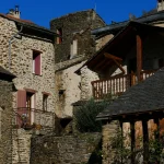 explorez-le-village-cache-des-pyrenees-orientales-un-enchantement-au-creux-des-montagnes