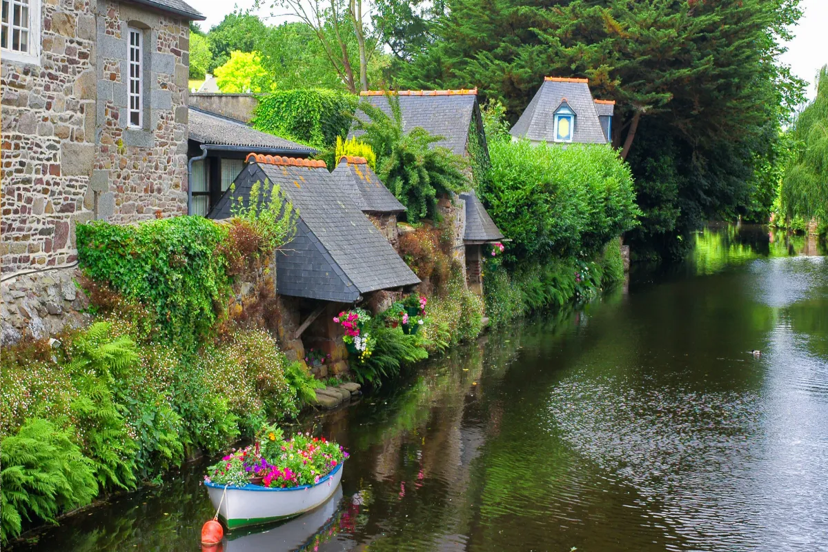 Explorez un trésor caché de Bretagne : un village au charme irrésistible qui vous séduira