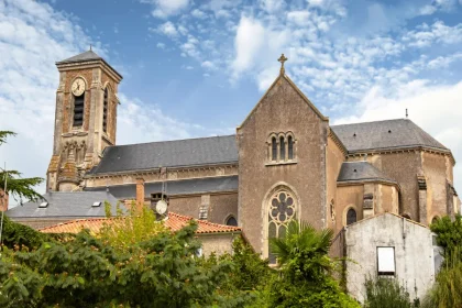 immersion-dans-lhistoire-millenaire-dun-chateau-lie-a-richard-coeur-de-lion-et-faconne-par-les-legendes-chateau-millenaire-de-talmont-saint-hilaire