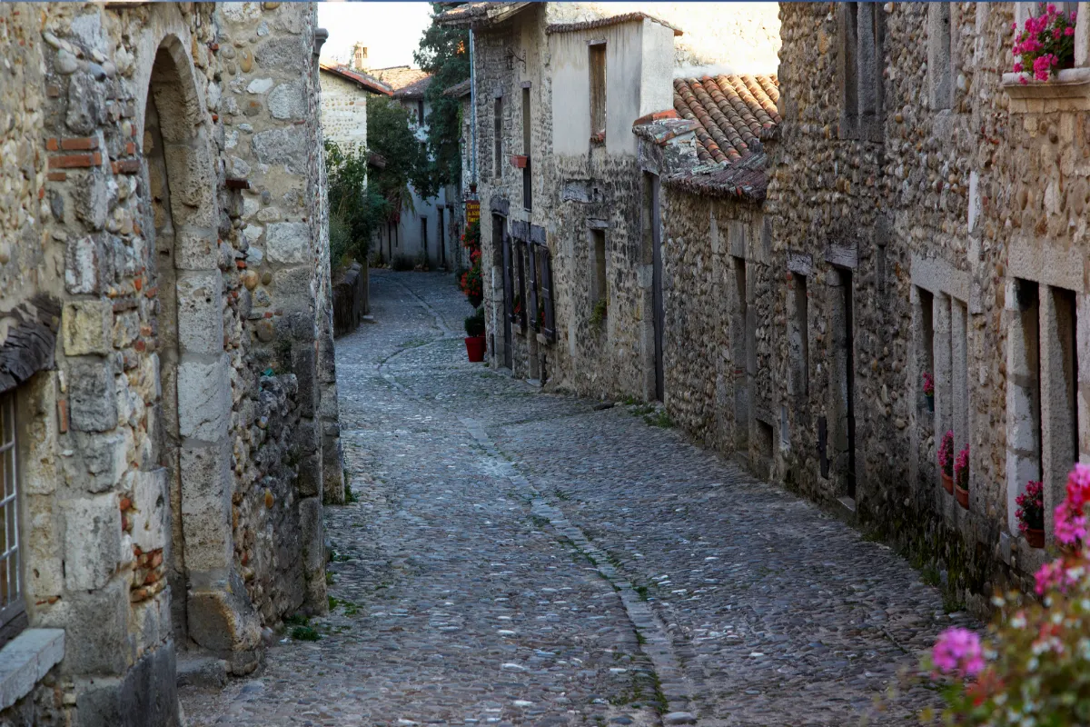 Incontournable en Auvergne Rhône-Alpes : découvrez cette perle médiévale
