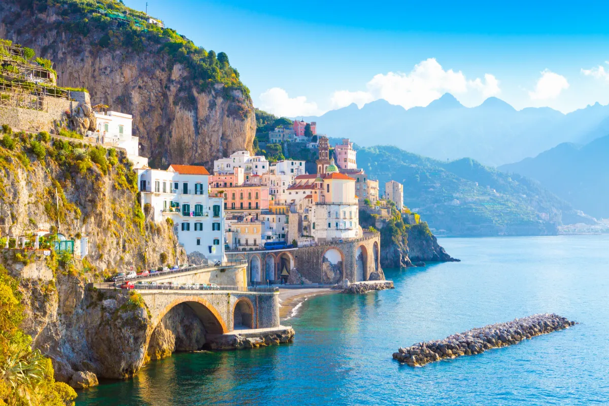 Italie : découvrez le plus beau village de la côte amalfitaine qui fait pâlir de jalousie nos villages français