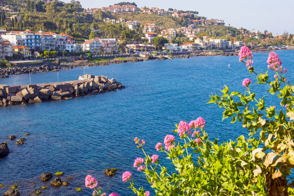 Oubliez Palerme et Syracuse, ce village de Sicile offre des paysages à couper le souffle entre eaux turquoise et maisons pittoresques