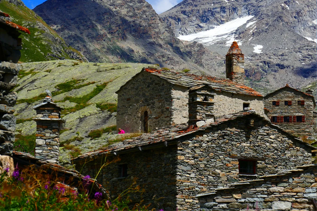 Perché en altitude, ce village est le plus haut de la vallée de Maurienne