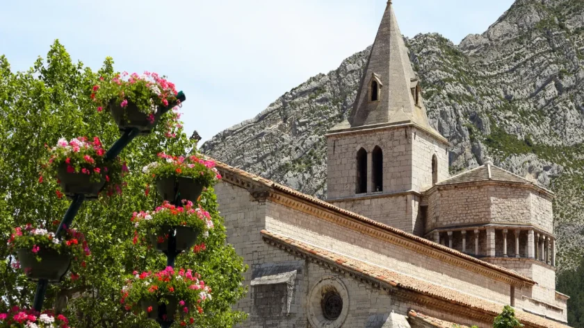 provence-alpes-cote-dazur-cette-cite-de-caractere-est-surnommee-la-petite-soeur-de-sisteron-et-elle-vaut-le-coup-doeil