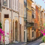 provence-alpes-cote-dazur-decouvrez-le-lac-de-carces-un-havre-de-paix-pour-se-ressourcer-dans-le-var