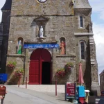 reconnu-comme-le-paradis-des-salons-de-thes-et-des-livres-decouvrez-ce-village-medieval-le-plus-cosy-de-france