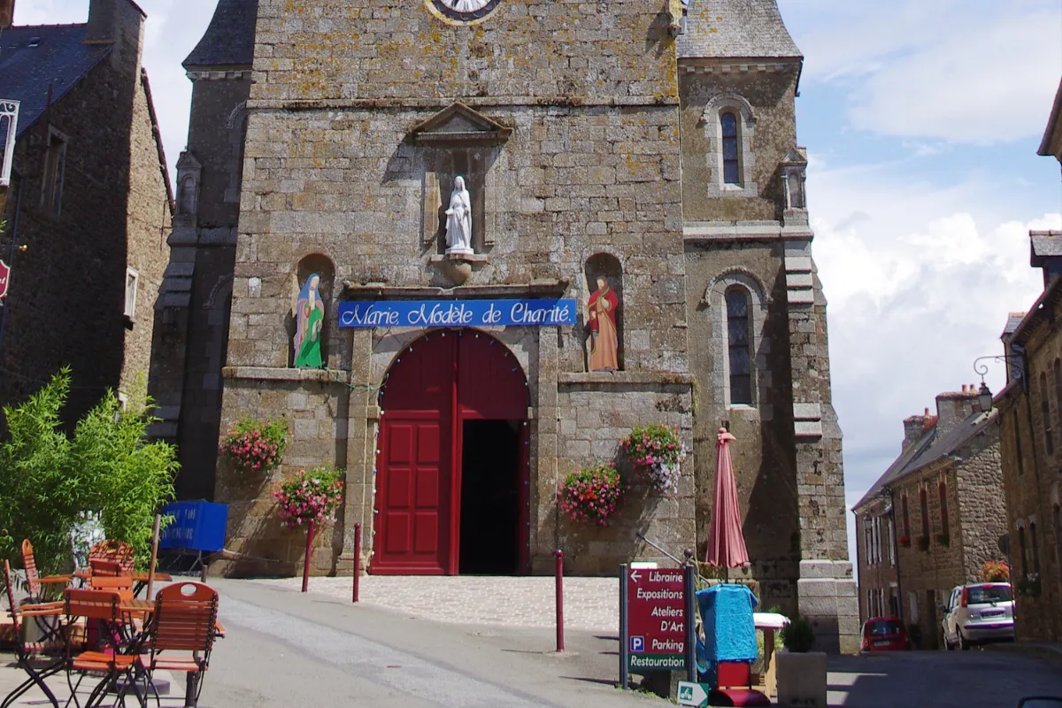 Reconnu comme le paradis des salons de thés et des livres, découvrez ce village médiéval le plus cosy de France