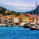 reputee-pour-son-cadre-de-vie-exceptionnel-cette-ville-de-la-cote-dazur-est-un-veritable-joyau