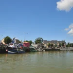situee-dans-lune-des-plus-jolies-baies-du-monde-cette-petite-ville-a-inspire-jules-verne-colette-et-le-celebre-parfumeur-pierre-guerlain