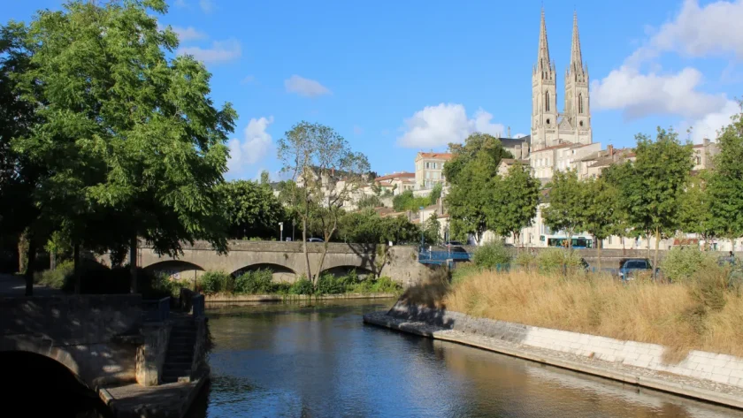 surnomme-le-joyau-cache-des-deux-sevres-ce-lieu-incontournable-merite-votre-visite