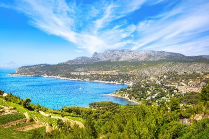 5-bonnes-raisons-de-passer-vos-vacances-dete-en-provence-decouvrez-le-charme-incomparable-de-cette-region