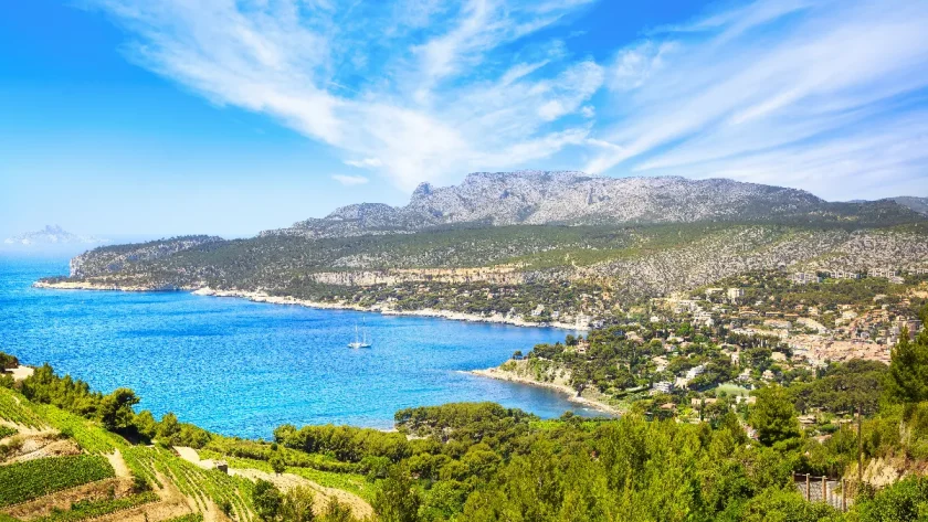 5-bonnes-raisons-de-passer-vos-vacances-dete-en-provence-decouvrez-le-charme-incomparable-de-cette-region