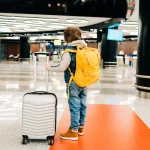 a-quel-age-votre-enfant-peut-il-prendre-lavion-seul-voici-enfin-la-reponse