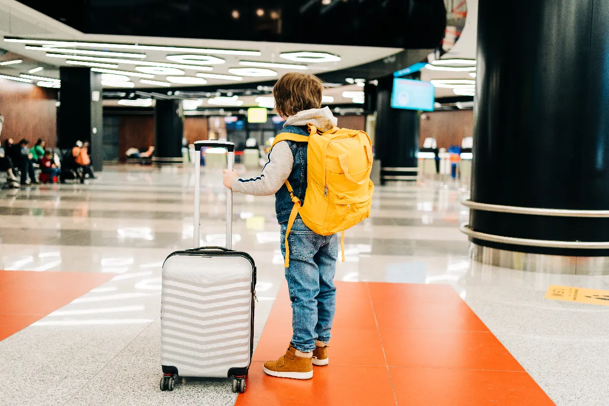 À quel âge votre enfant peut-il prendre l’avion seul ? Voici enfin la réponse