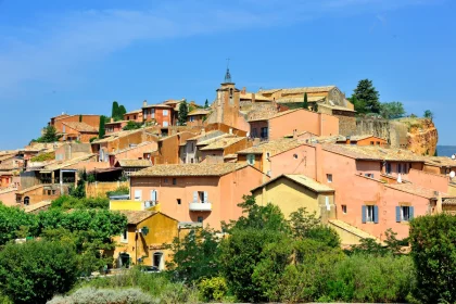 au-coeur-du-luberon-decouvrez-lun-des-plus-beaux-villages-en-france