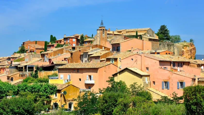 au-coeur-du-luberon-decouvrez-lun-des-plus-beaux-villages-en-france