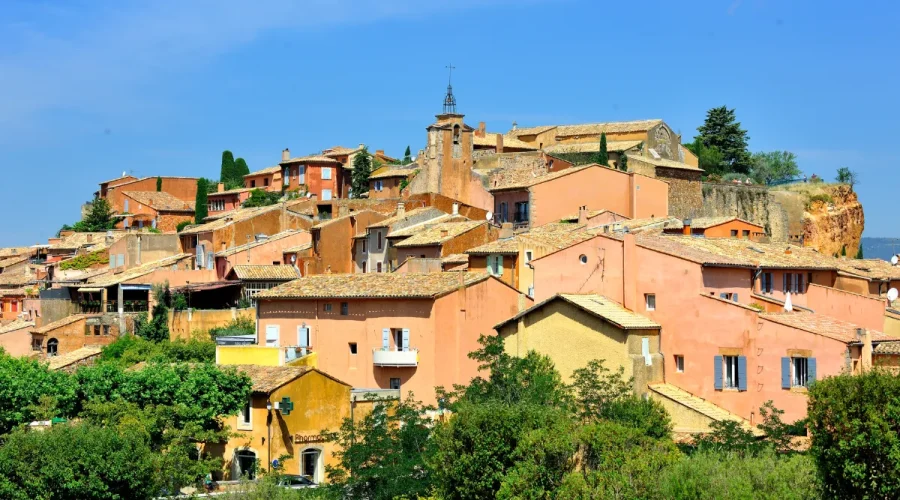 au-coeur-du-luberon-decouvrez-lun-des-plus-beaux-villages-en-france