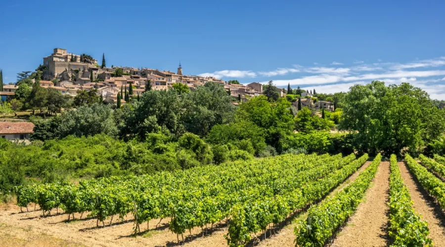 ce-village-du-vaucluse-est-un-petit-paradis-provencal-a-decouvrir-cet-ete