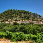 ce-village-du-vaucluse-est-un-veritable-tresor-cache-ne-passez-pas-a-cote-de-cette-decouverte