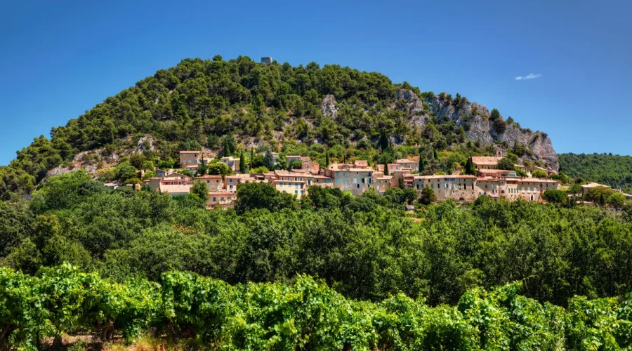 ce-village-du-vaucluse-est-un-veritable-tresor-cache-ne-passez-pas-a-cote-de-cette-decouverte
