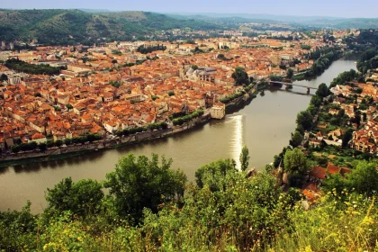 ces-sites-touristiques-que-les-seniors-adorent-et-tres-peu-connus