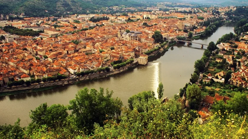 ces-sites-touristiques-que-les-seniors-adorent-et-tres-peu-connus