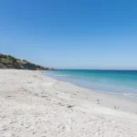 cette-ile-bretonne-a-des-airs-mediterraneens-decouvrez-ce-lieu-unique-en-france