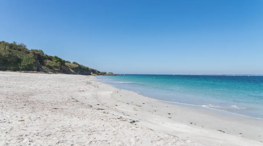 cette-ile-bretonne-a-des-airs-mediterraneens-decouvrez-ce-lieu-unique-en-france