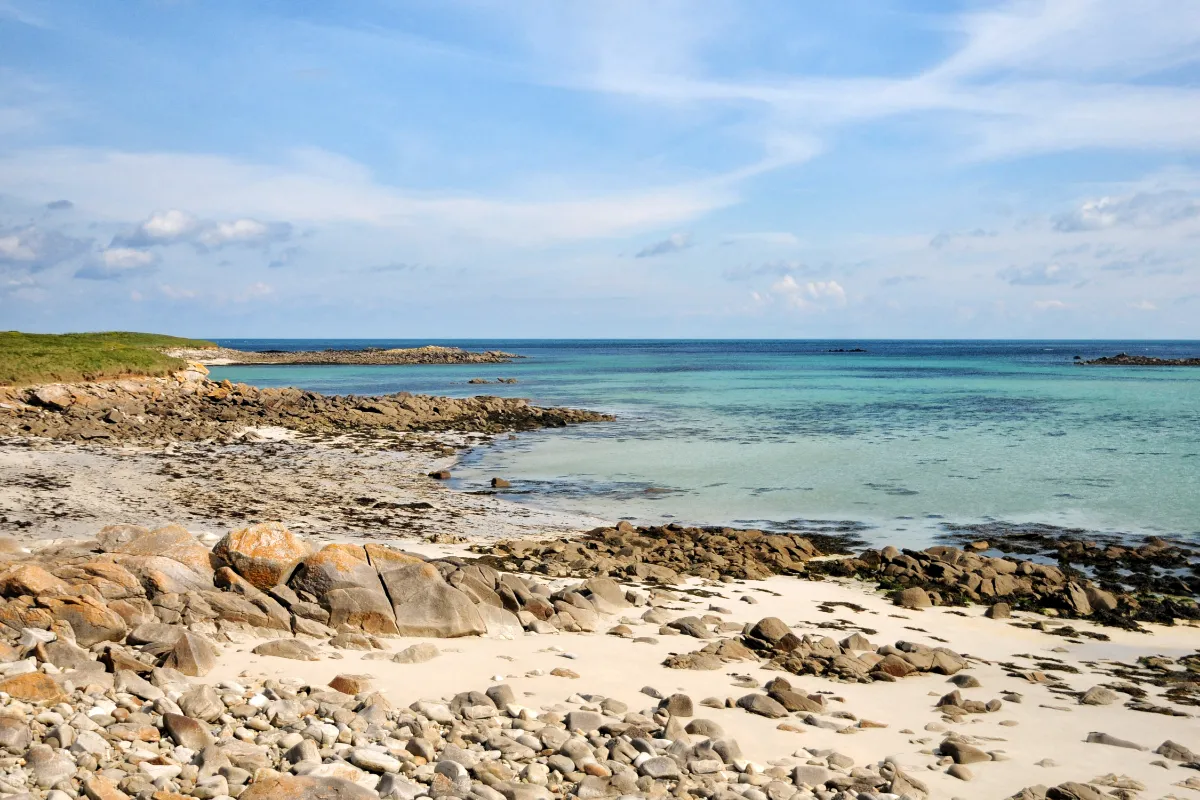 Cette île bretonne sans voiture est un véritable havre de paix pour se reposer en vacances : voici laquelle