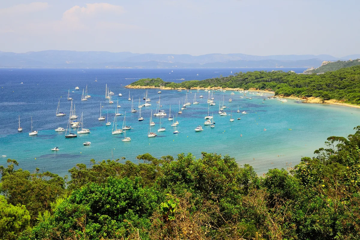 Cette île dans le Var vous garantit un dépaysement total : voici pourquoi vous devriez partir à Porquerolles !