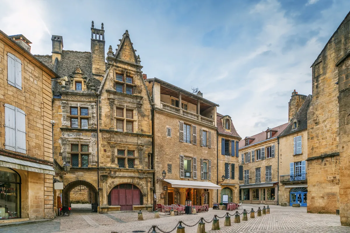 Cette petite commune de Dordogne vaut le détour : découvrez la beauté de Sarlat-la-Canéda