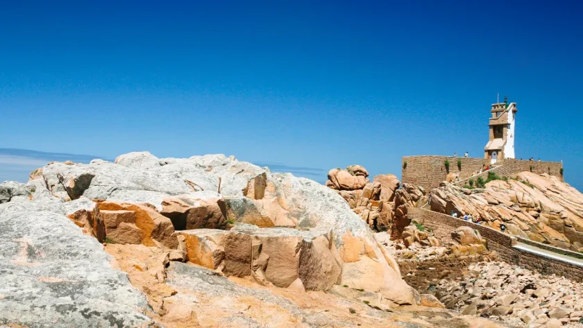 cette-petite-ile-meconnue-de-bretagne-est-un-veritable-paradis-a-decouvrir-cet-ete-voici-laquelle