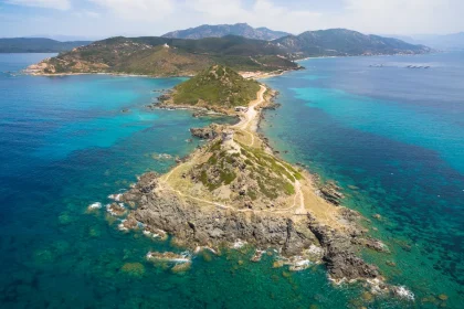 criques-montagnes-villages-authentiques-profitez-de-la-beaute-de-la-corse-pour-vos-prochaines-vacances