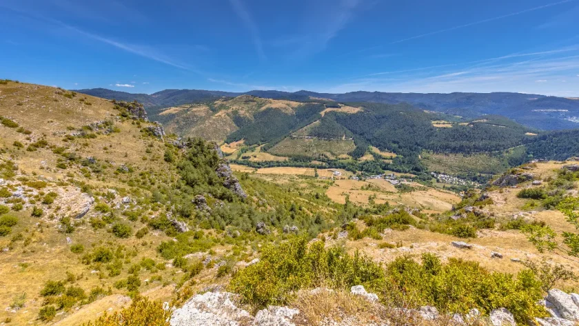 decouvrez-ces-deux-tresors-naturels-incontournables-de-la-lozere-et-du-gard-une-experience-a-vivre-absolument-causse-mejean-cevennes
