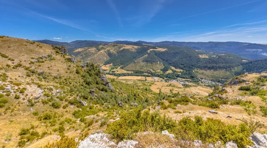 decouvrez-ces-deux-tresors-naturels-incontournables-de-la-lozere-et-du-gard-une-experience-a-vivre-absolument-causse-mejean-cevennes