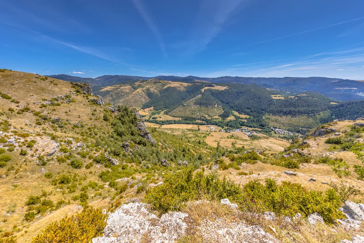 Découvrez ces deux trésors naturels incontournables de la Lozère et du Gard : une expérience à vivre absolument