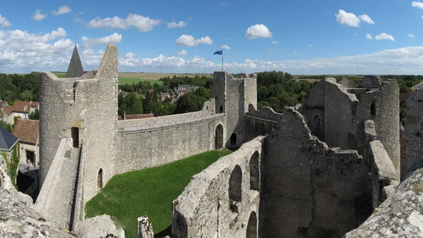 decouvrez-pourquoi-cette-perle-secrete-du-loiret-est-consideree-comme-lune-des-plus-splendides-de-france-yevre-le-chatel