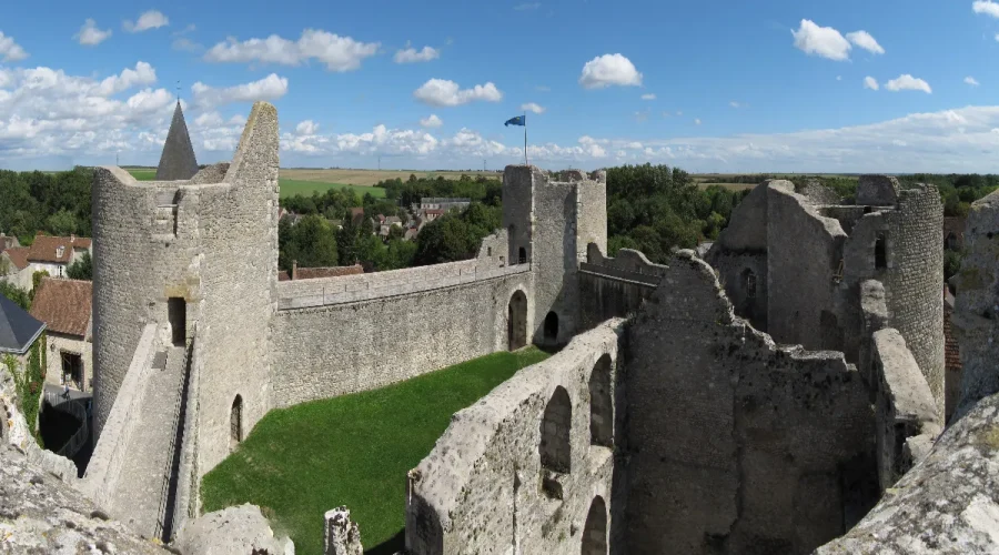 decouvrez-pourquoi-cette-perle-secrete-du-loiret-est-consideree-comme-lune-des-plus-splendides-de-france-yevre-le-chatel